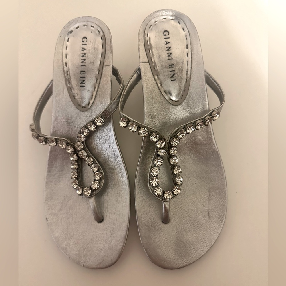 Gianni Bini Silver Crystal Thong Sandal Kitten Heel 6.5